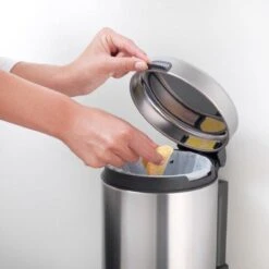 Brabantia NewIcon Wandprullenbak - 3 L - Matt Steel 31 Brabantia NewIcon Wandprullenbak - 3 L - Matt Steel -Schoonmaakartikelen Winkel 1200x1200 536