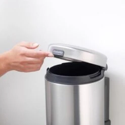 Brabantia NewIcon Wandprullenbak - 3 L - Matt Steel 33 Brabantia NewIcon Wandprullenbak - 3 L - Matt Steel -Schoonmaakartikelen Winkel 1200x1200 538
