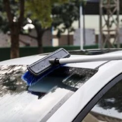 Navaris Telescopische Autowasborstel - Watergevoerde Wasborstel Voor Auto's En Ramen Met Uitschuifbare Lange Handgreep En Zachte Haren - Blauw 11 Navaris Telescopische Autowasborstel - Watergevoerde Wasborstel Voor Auto's En Ramen Met Uitschuifbare Lange Handgreep En Zachte Haren - Blauw -Schoonmaakartikelen Winkel 1200x1200 727