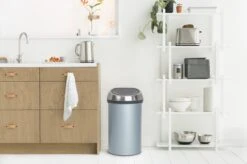 Brabantia Touch Bin Prullenbak - 60 L - Metallic Mint / Matt Steel Fingerprint Proof Deksel 9 Brabantia Touch Bin Prullenbak - 60 L - Metallic Mint / Matt Steel Fingerprint Proof Deksel -Schoonmaakartikelen Winkel 1200x799 14