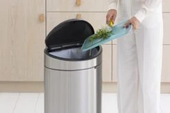 Brabantia Touch Bin Prullenbak - 40 L - Matt Steel Fingerprint Proof -Schoonmaakartikelen Winkel 1200x799 18