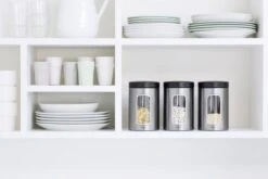 Brabantia Voorraadbus - 1,4 L - Matt Steel Fingerprint Proof / Matt Black Deksel - Met Venster -Schoonmaakartikelen Winkel 1200x800 4