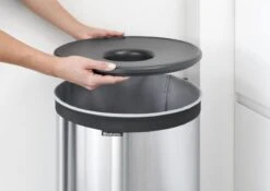 Brabantia Wasmand - 60 L - Matt Steel Met Kunststof Deksel -Schoonmaakartikelen Winkel 1200x851 1