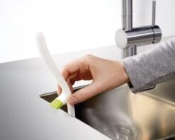 Joseph Joseph Edge Vaatwasborstel - Met Ingebouwde Gootsteensteun - Antraciet 14 Joseph Joseph Edge Vaatwasborstel - Met Ingebouwde Gootsteensteun - Antraciet -Schoonmaakartikelen Winkel 1200x964