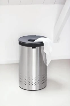 Brabantia Wasmand - 60 L - Matt Steel Met Kunststof Deksel -Schoonmaakartikelen Winkel 799x1200 7