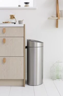 Brabantia Touch Bin Prullenbak - 40 L - Matt Steel Fingerprint Proof -Schoonmaakartikelen Winkel 800x1200 19