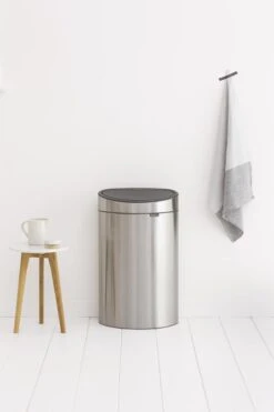 Brabantia Touch Bin Prullenbak - 40 L - Matt Steel Fingerprint Proof -Schoonmaakartikelen Winkel 800x1200 21