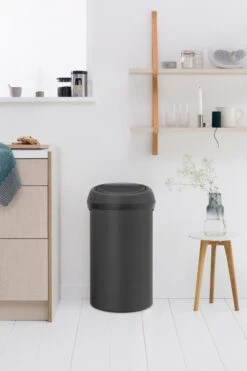 Brabantia Touch Bin Prullenbak - 60 L - Mineral Infinite Grey -Schoonmaakartikelen Winkel 800x1200 23