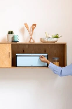 Brabantia Broodtrommel - Met Klepdeksel - Dreamy Blue -Schoonmaakartikelen Winkel 800x1200 6